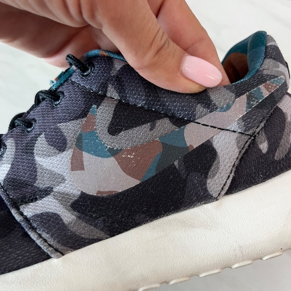 Nike Roshe One Camo Sneakers Multicolor – Size 7 Women - Picture 7 of 8